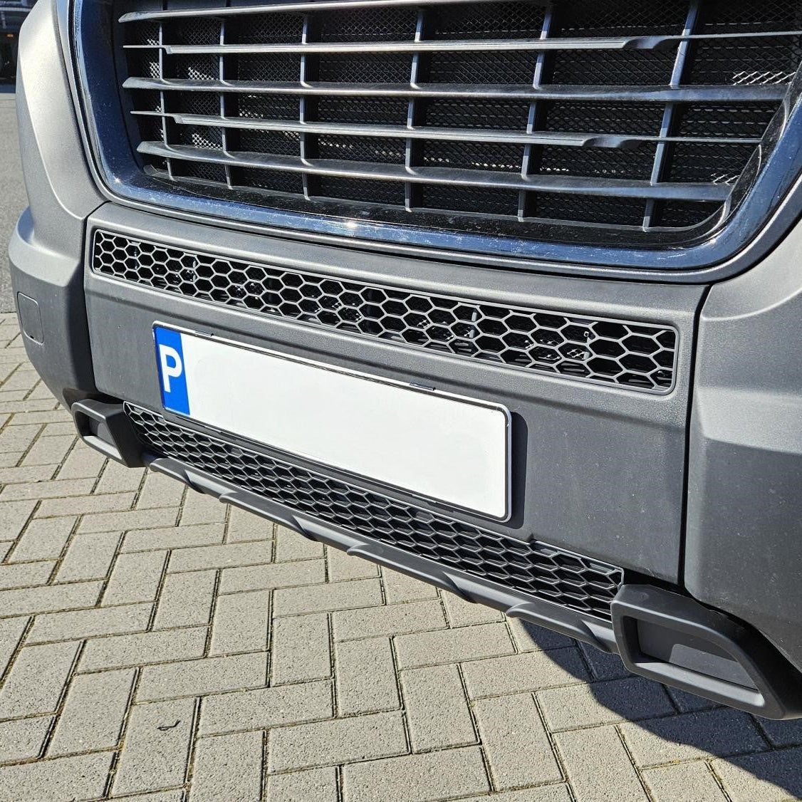 For Vauxhall Movano Bumper Honeycomb Grille - Matte Black, No Parking Sensors