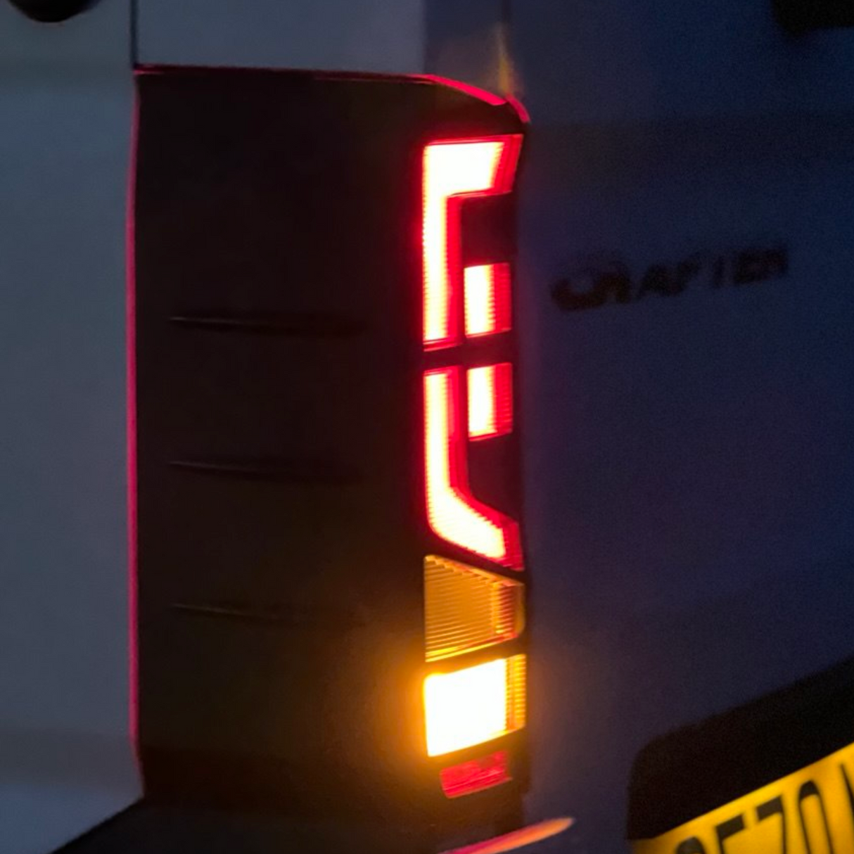 MAN TGE Geàrdan solais cùil gleansach dubh