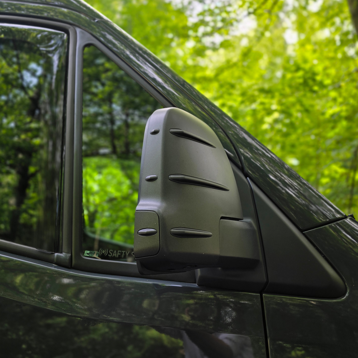 Airson Còmhdaichean Caip Sgàthan Sgiath Mercedes Sprinter Dodge 907 gun Chomharra – Hammerite (Seata de 2) – Còmhdaichean Sgàthan Ath-chuir airson Bhanaichean Sprinter