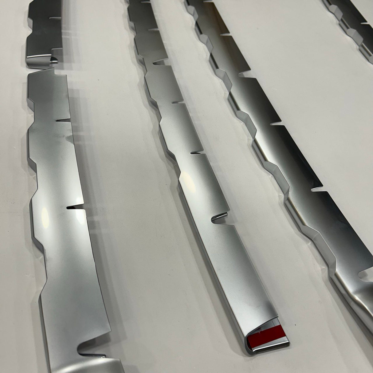 Airson Ford Transit Custom Front Grille Trims Styling Aghaidh Chrome Matte (7Pcs) 2012 - 2018 MK1 air a pheantadh agus deiseil airson uidheamachadh