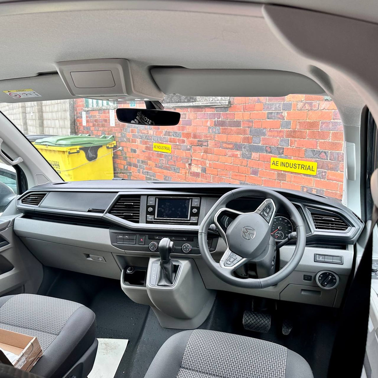 Airson Pasgan Taobh a-staigh Bogsa-làimhe Comhfhurtail Volkswagan Transporter T6.1 - Uachdar | Van-X