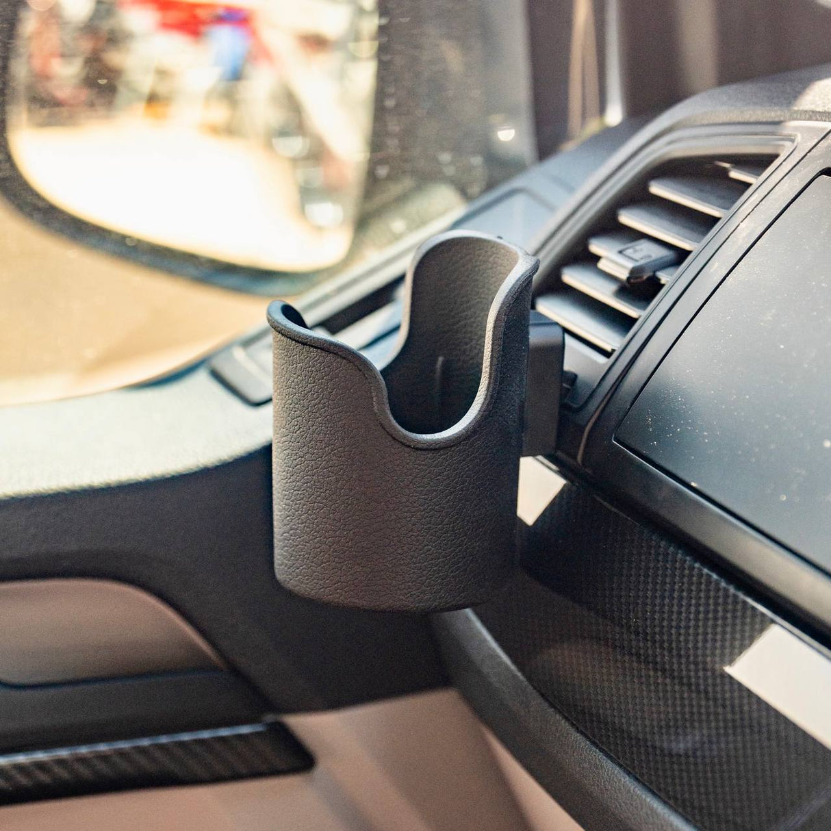Airson VW T6.1 Trims Adhair le neach-gleidhidh cupa + USB - TAOBH CLÌ