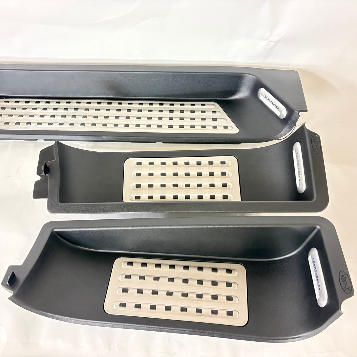 Airson VW T5 & T5.1 Seata Ceumannan Làn Stoidhle Caravelle – 3-phìosan airson Draibhear, Luchd-siubhail & Doras Sleamhnachaidh | Tionndadh Campervan, Suaicheantas Transporter, LED