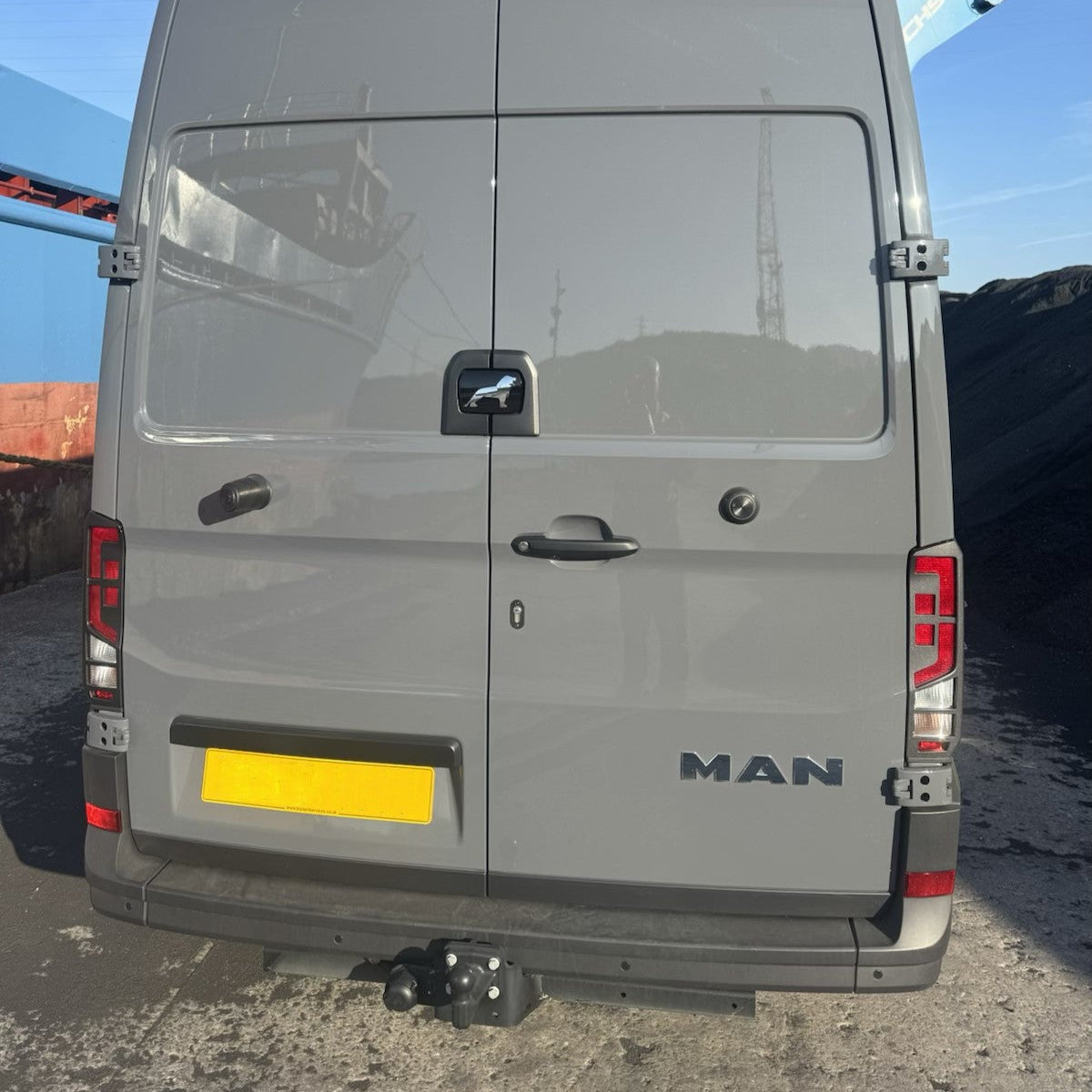 MAN TGE Geàrdan solais cùil Hammerite Ultimate Matte Black