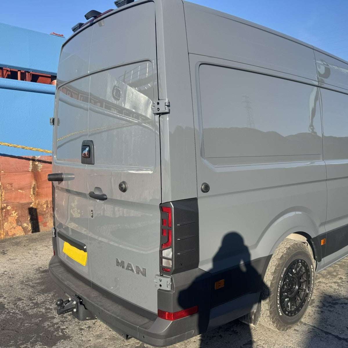 MAN TGE Geàrdan solais cùil Hammerite Ultimate Matte Black