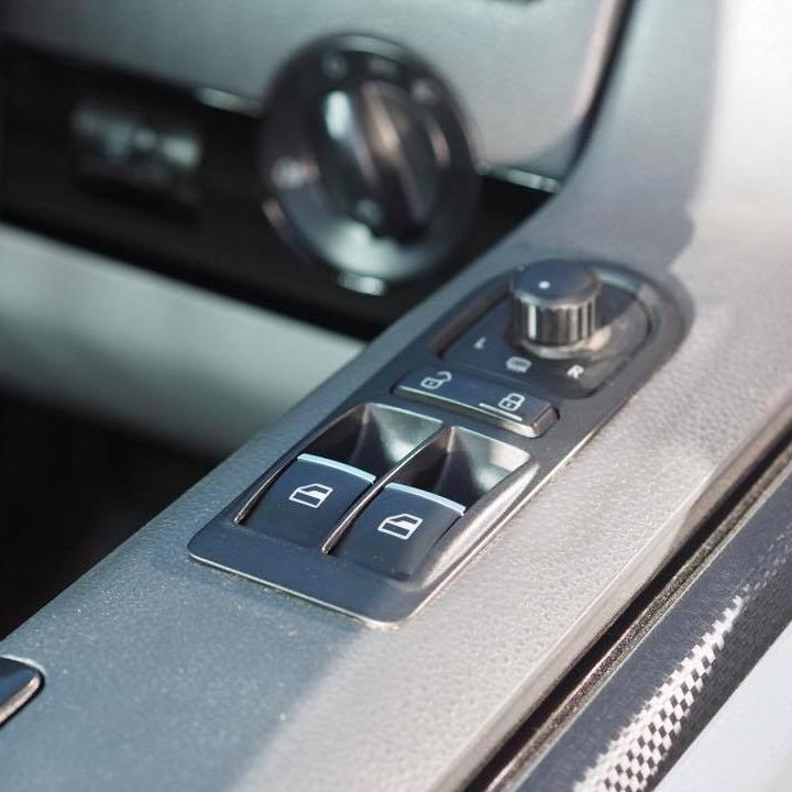 Ceapan suidse uinneag dealain VW T5.1 Stoidhle a-staigh