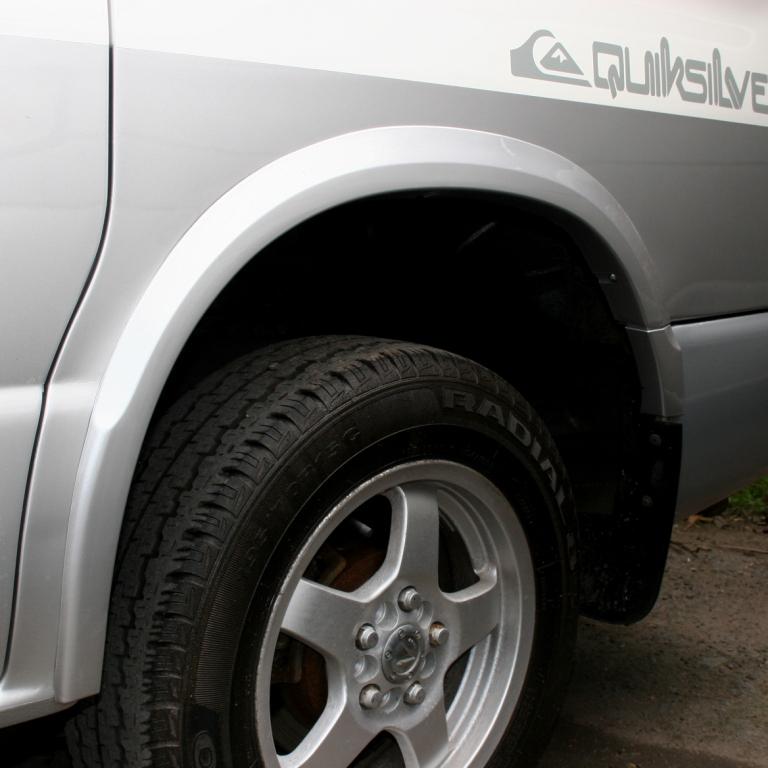 Bogha Bogha Cuibhle Cùil Mazda Bongo