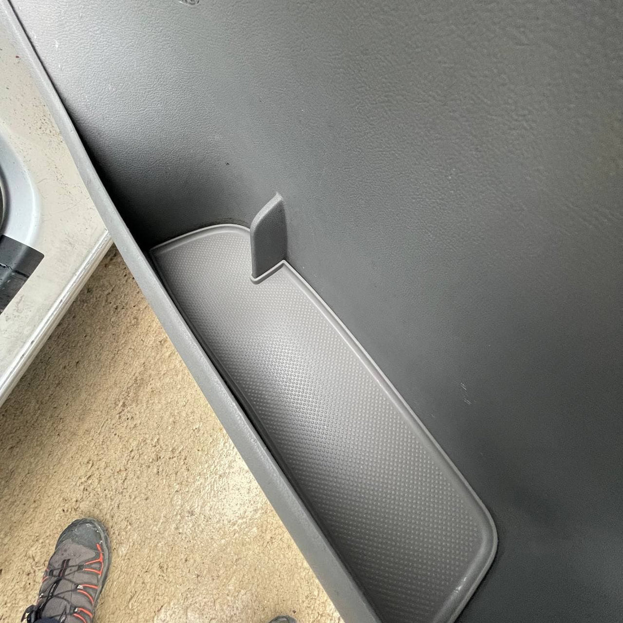 VW T5, T5.1 van campervan cuir a-steach pòcaid dorais, rubair, lìnigeadh dorais (liath aotrom) An dà chuid suidheachan caiptean taobh a-staigh stoidhle tiodhlac air leth