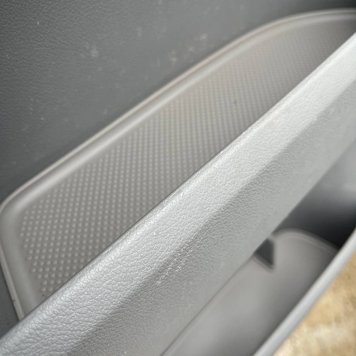 VW T5, T5.1 van campervan cuir a-steach pòcaid dorais, rubair, lìnigeadh dorais (liath aotrom) An dà chuid suidheachan caiptean taobh a-staigh stoidhle tiodhlac air leth