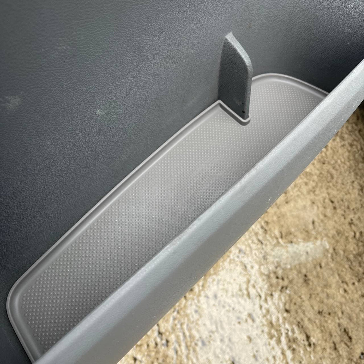 VW T5, T5.1 van campervan cuir a-steach pòcaid dorais, rubair, lìnigeadh dorais (liath aotrom) An dà chuid suidheachan caiptean taobh a-staigh stoidhle tiodhlac air leth