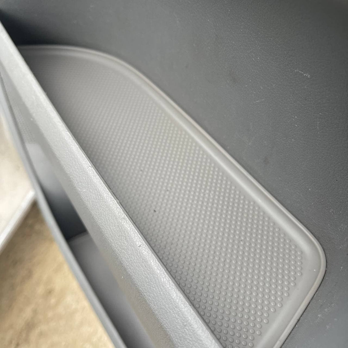 VW T5, T5.1 van campervan cuir a-steach pòcaid dorais, rubair, lìnigeadh dorais (liath aotrom) An dà chuid suidheachan caiptean taobh a-staigh stoidhle tiodhlac air leth