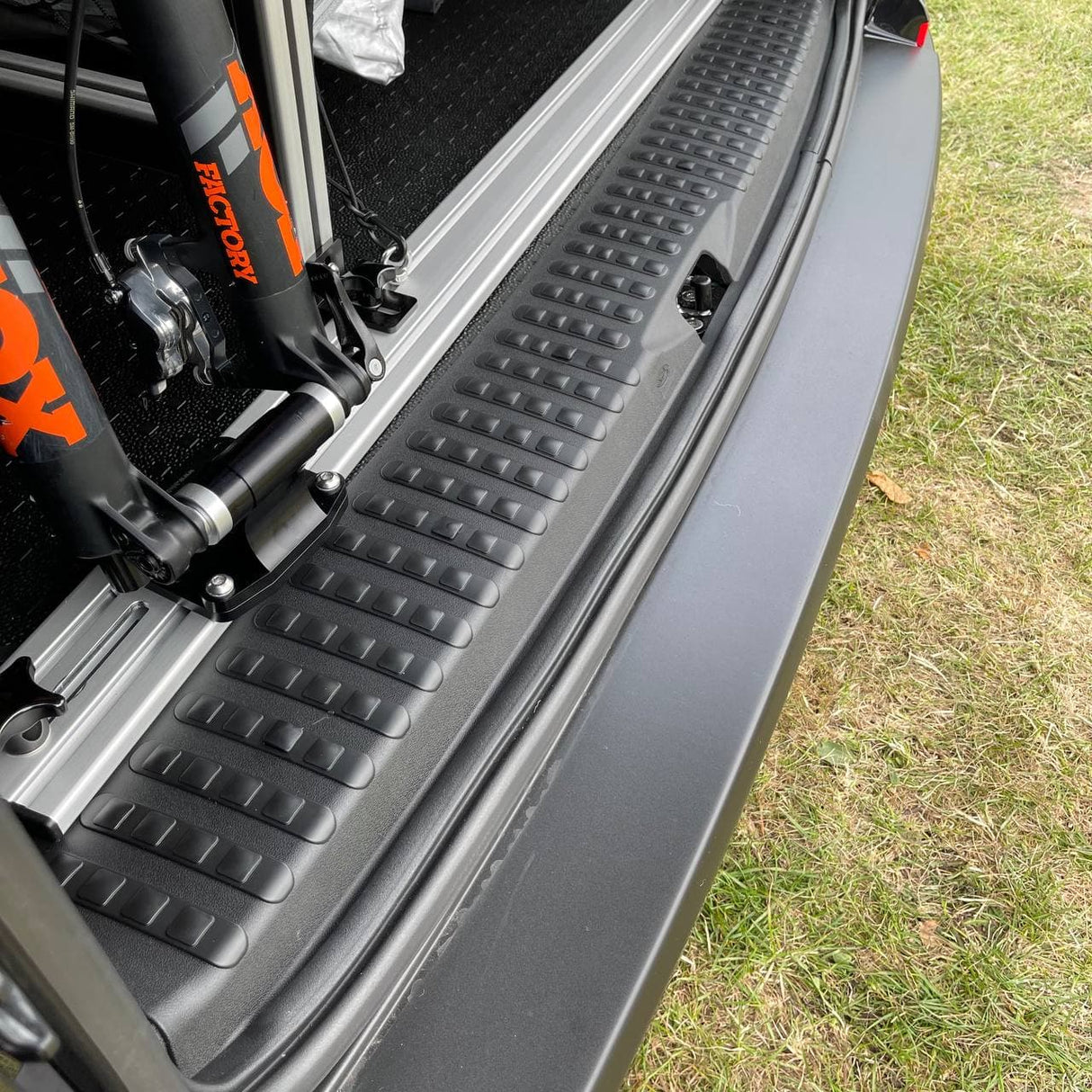 For VW T6.1 V3 Tailgate Threshold Cover + Side Step