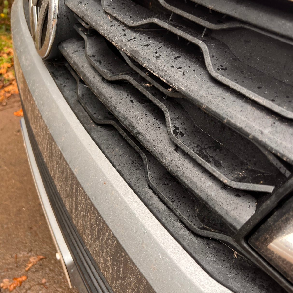 Airson VW T6 Grile Aghaidh R-Line Gun Bhràiste - Dubh Matte