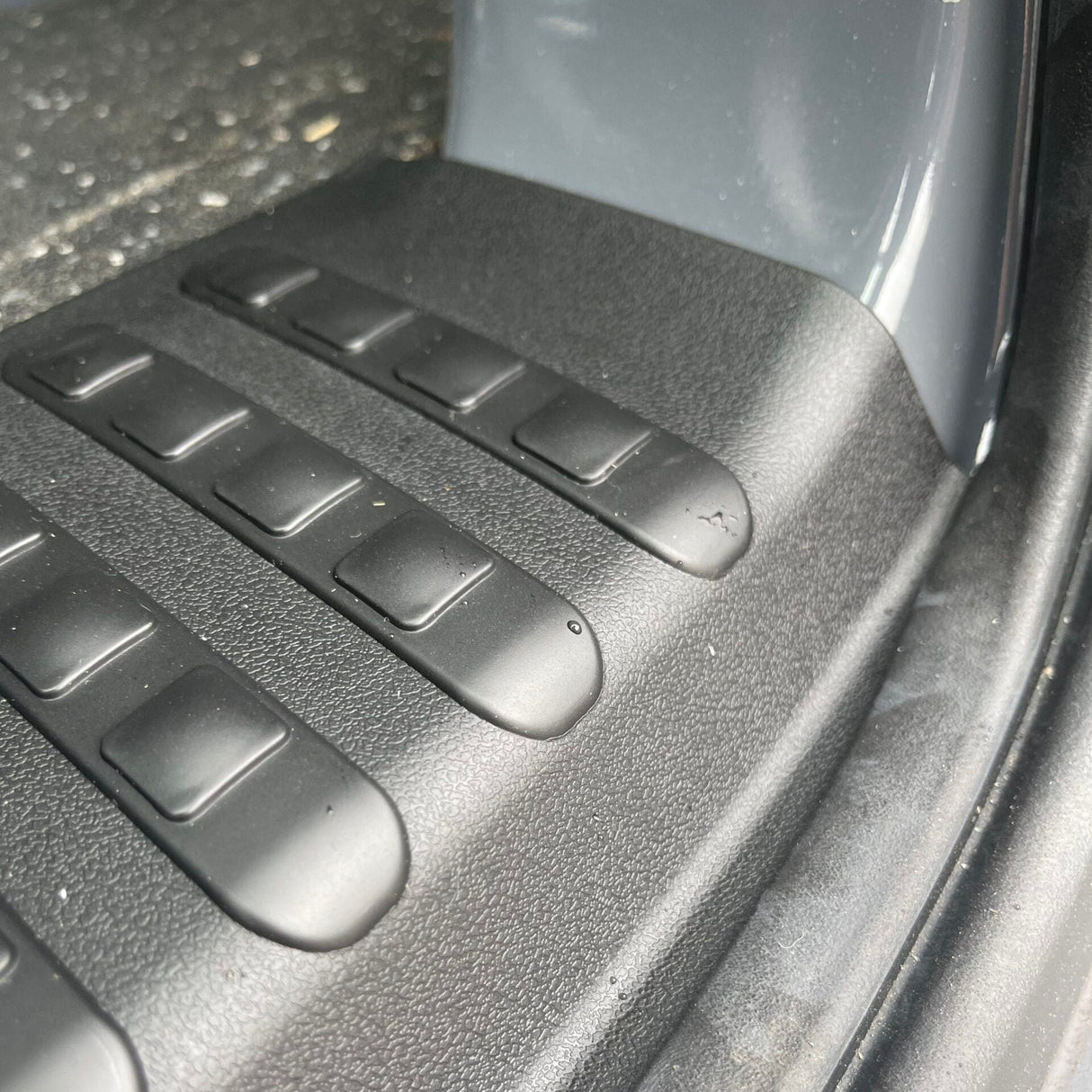 For VW T6 V3 Barndoor Rear Threshold Cover Camper Conversion Parts Including Screws and Caps