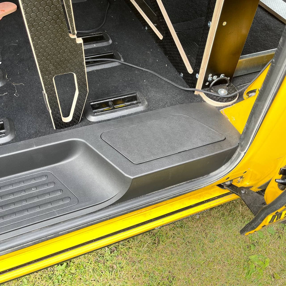 For VW T5, T5.1 V3 Tailgate Threshold Cover + Side Step