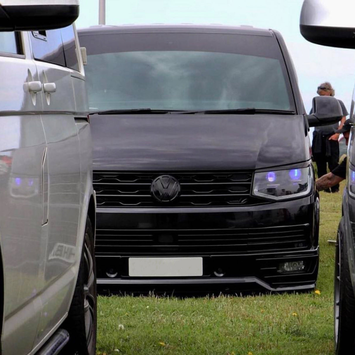 Airson Grile Aghaidh VW T6 R-Line (2 ann an 1) Le/Gun Bhràiste - Dubh Gleansach