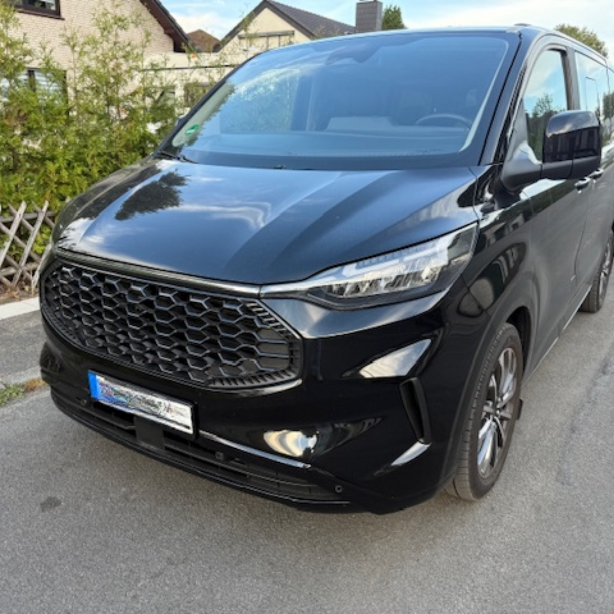 For Ford Transit Custom 2024+ Front Grille – Gloss Black | Stylish & Durable Upgrade