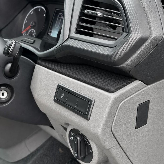 Airson ùrachadh deas-bhòrd VW T6.1 Transporter Van-X – Seata sgeadachaidh deas-bhòrd ìosal is dorais 4-phìosan àrd-inbhe ann an dubh gleansach