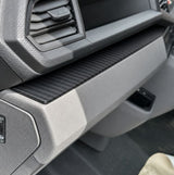 Airson ùrachadh deas-bhòrd VW T6.1 Transporter Van-X – Seata sgeadachaidh deas-bhòrd ìosal is dorais 4-phìosan àrd-inbhe ann an dubh gleansach