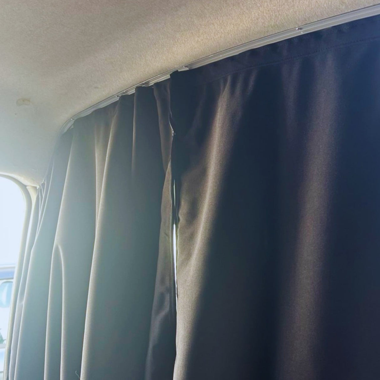 Renault Trafic Cab Divider Curtain Kit with Rail | Premium Quality Divider for Renault Trafic, Easy Install & Durable - Van-X