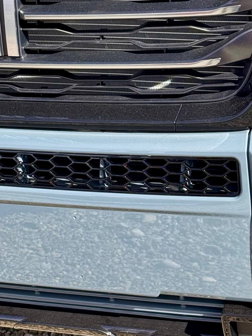 For Vauxhall Movano Bumper Honeycomb - Gloss Black, No Parking Sensors Replacement