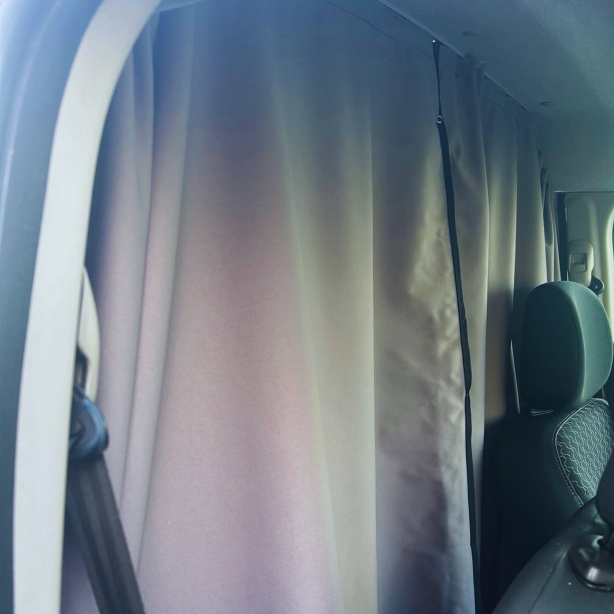 VW T5, T5.1 Neach-còmhdhail Cùl Seat Cab Divider Curtain