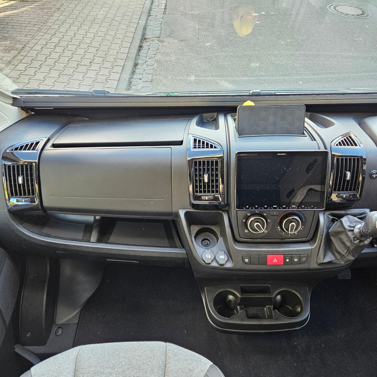 Peugeot Boxer Dashboard Air Vent (dubh) air a pheantadh agus deiseil airson uidheamachadh