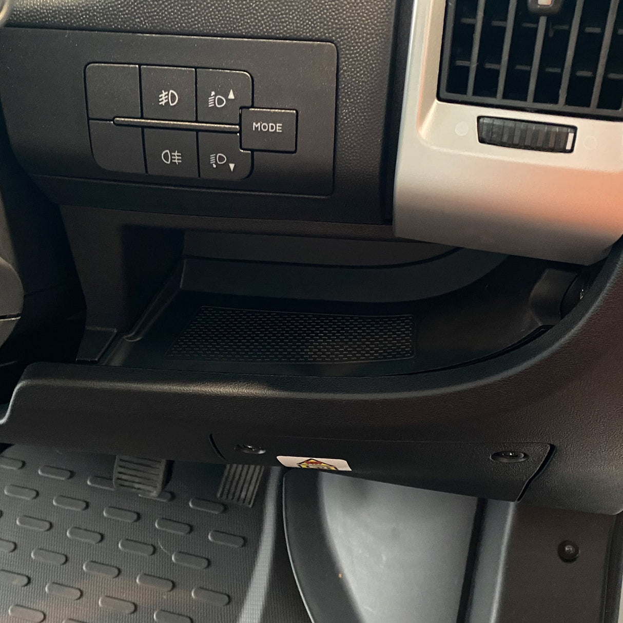 Motorhome Citroen Relay, dachaigh rèis bhan-campachaidh Cuir a-steach Rubair Dashboard Ìosal / Mats Black RHD