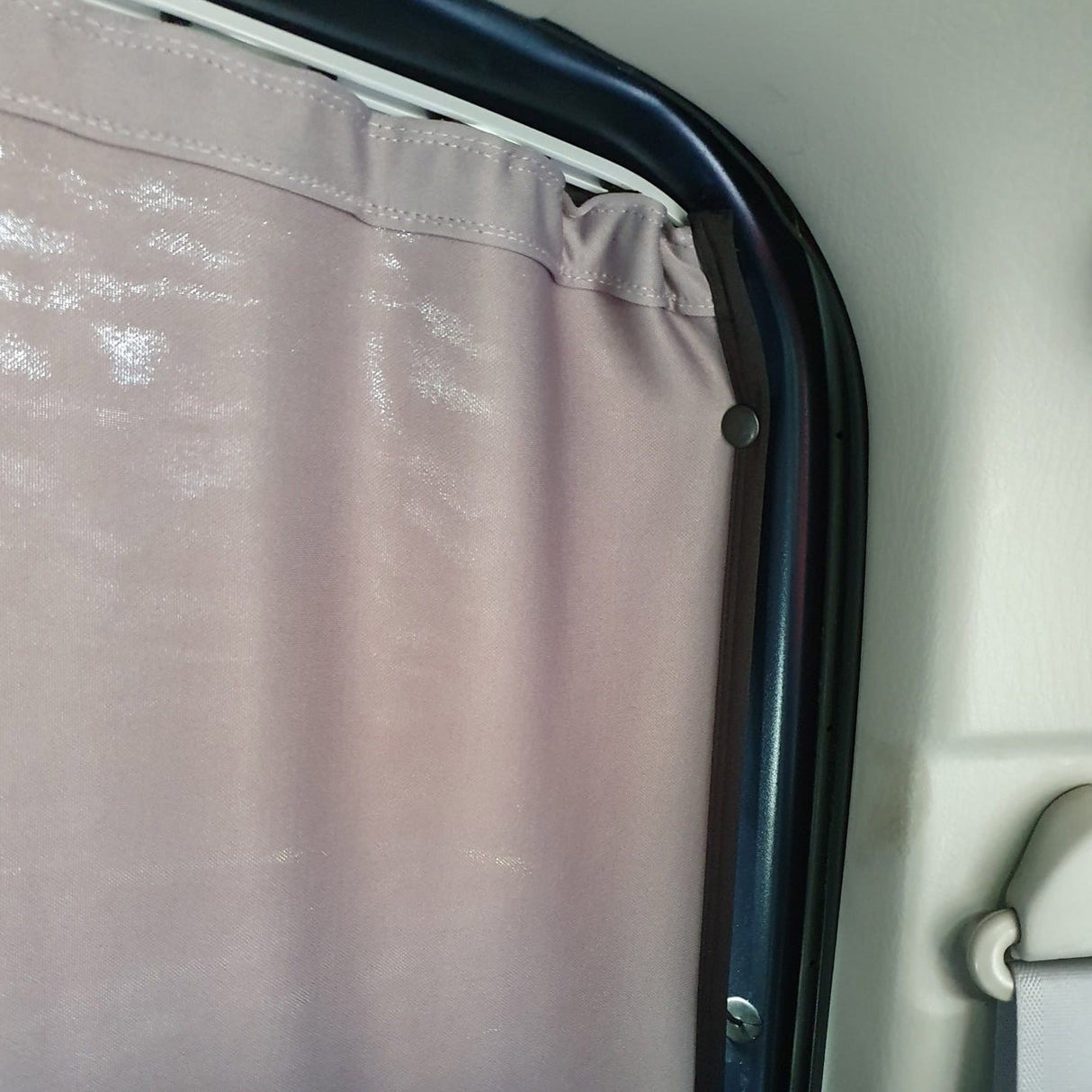 Mazda Bongo Tailgate Curtain Blind – Premium-Line for Ultimate Privacy and Comfort