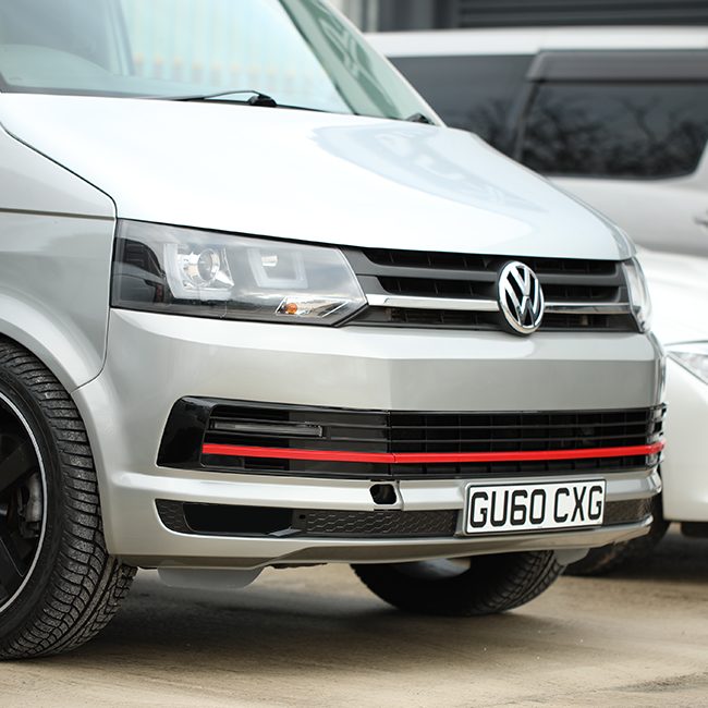 VW T5.1 Transporter ÙR Front Bumper T5-X Ùrachadh stoidhle aghaidh Air a pheantadh agus deiseil airson a dhol a-steach do 3 roghainnean dath