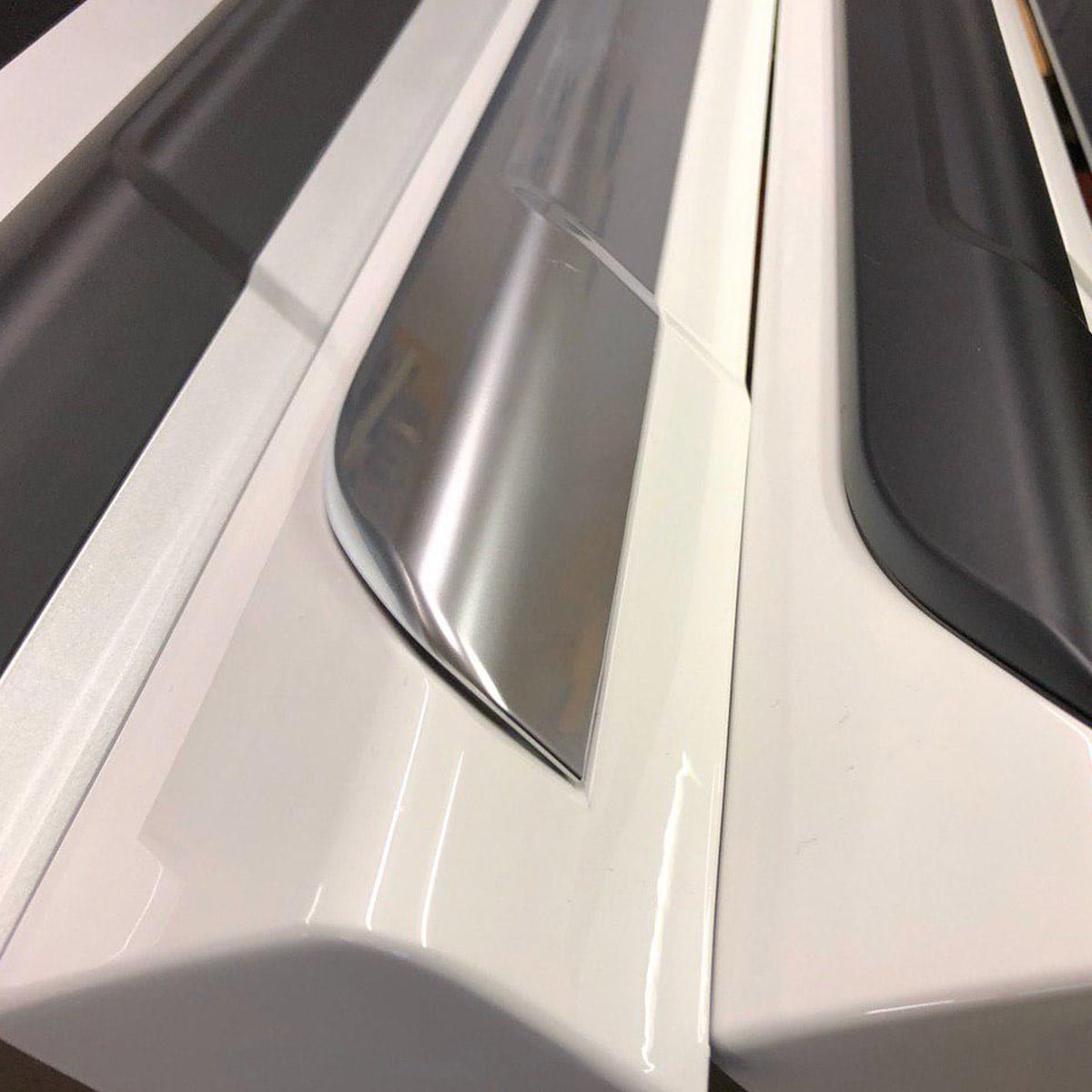 VW T5, T5.1 LWB Side Skirts Candy White Plastic Painted and Ready to Fit (B-Grade)
