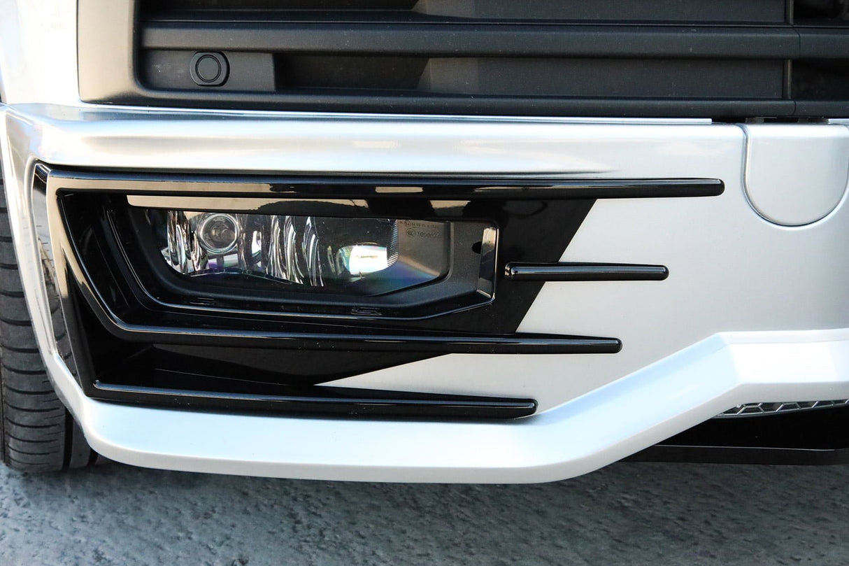 Spoiler Sportline Front Transporter VW T5.1 + Styling Splitter T5-X (Ìre B) Air a pheantadh agus deiseil airson a dhol a-steach do 3 roghainnean dath