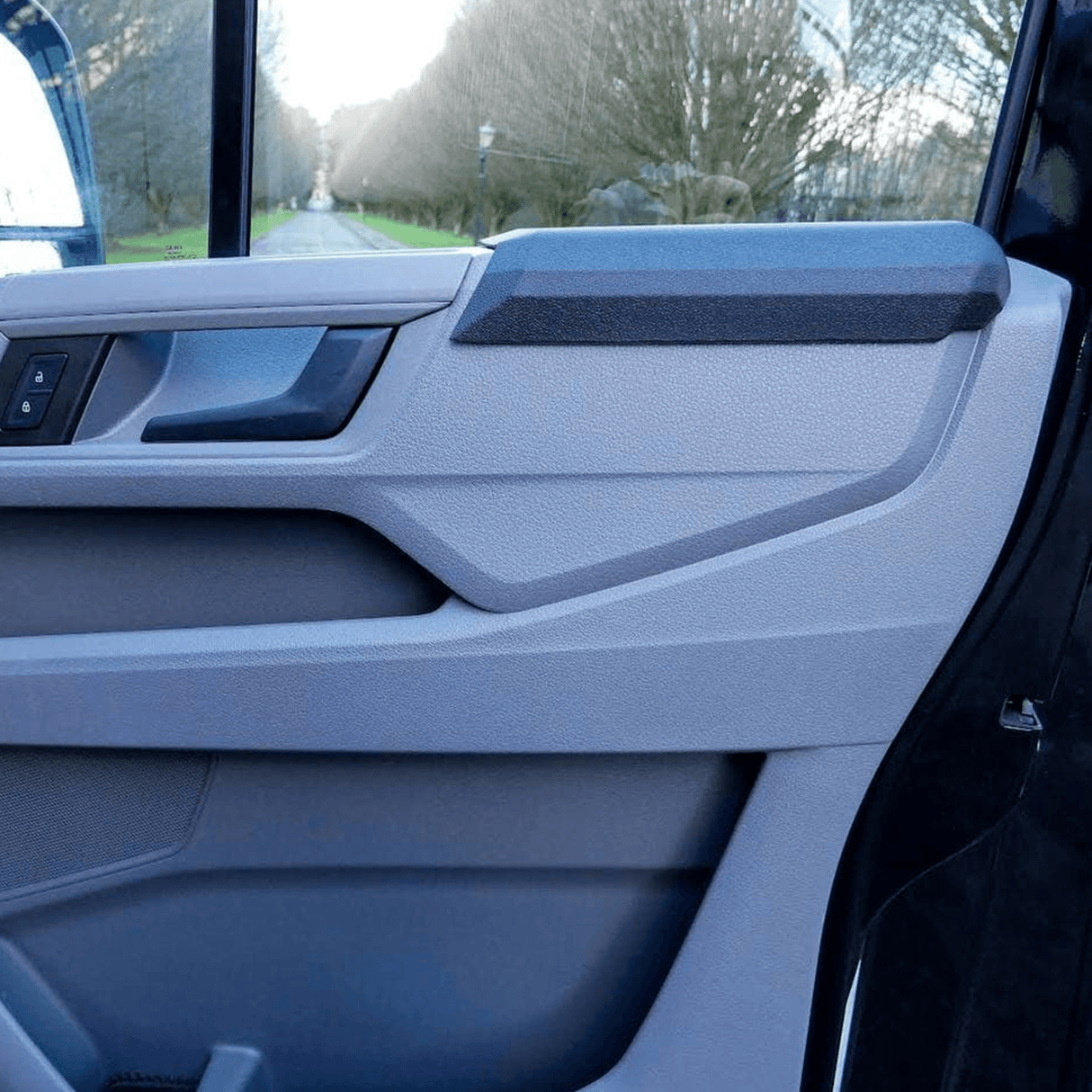 Cairt dorais còmhdhail cruth ùr VW Crafter Arm Rest PU Foam campervan tiodhlac air leth, toradh as ùire