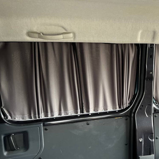 Bhan-campachaidh Toyota PROACE Premium 4 x Uinneag Taobh, 1 x Tailgate Curtain Van-X