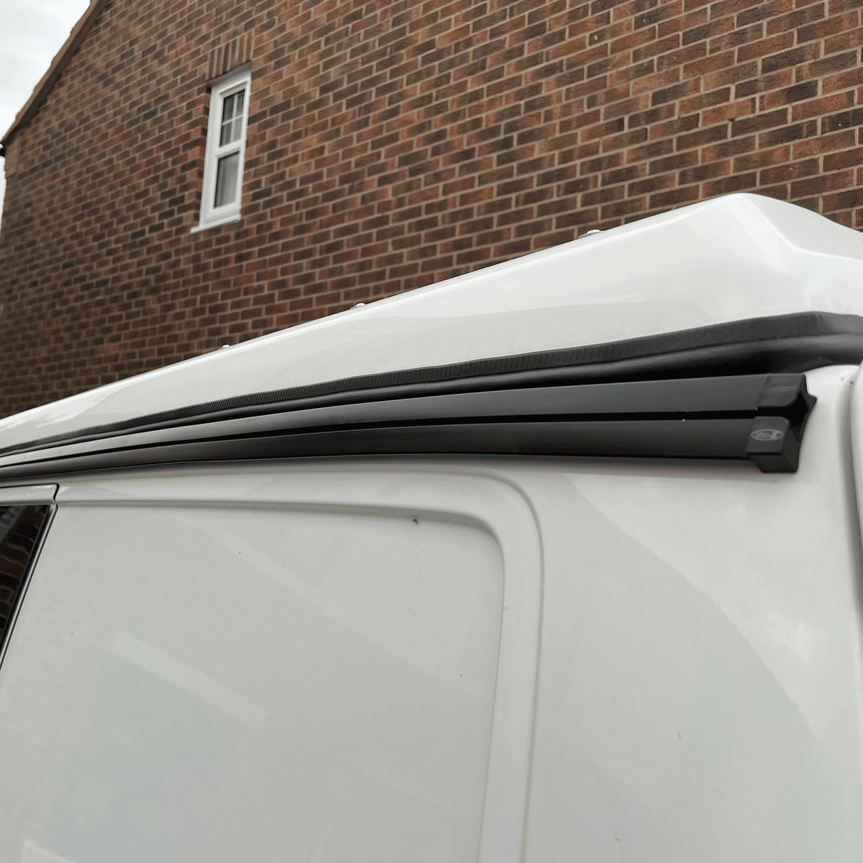 Rèilichean sgàilean VW T5 (dubh) Fìor mhath airson Campervan Drive- Through Awning, co-chòrdail ri Reimo Awning Ìre B