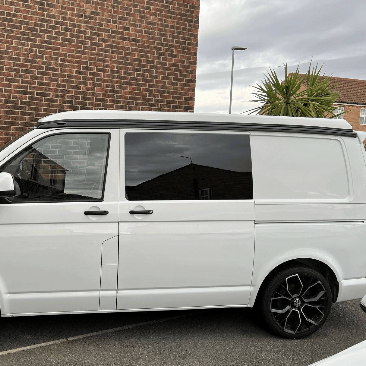 Rèilichean sgàilean VW T5 (dubh) Fìor mhath airson Campervan Drive- Through Awning, co-chòrdail ri Reimo Awning Ìre B