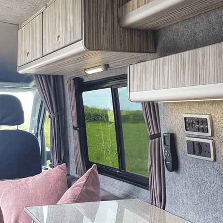 MAN TGE / ÙR Crafter Premium 2 x Cùirtearan uinneig taobh Tionndadh campervan Blackout Van-X