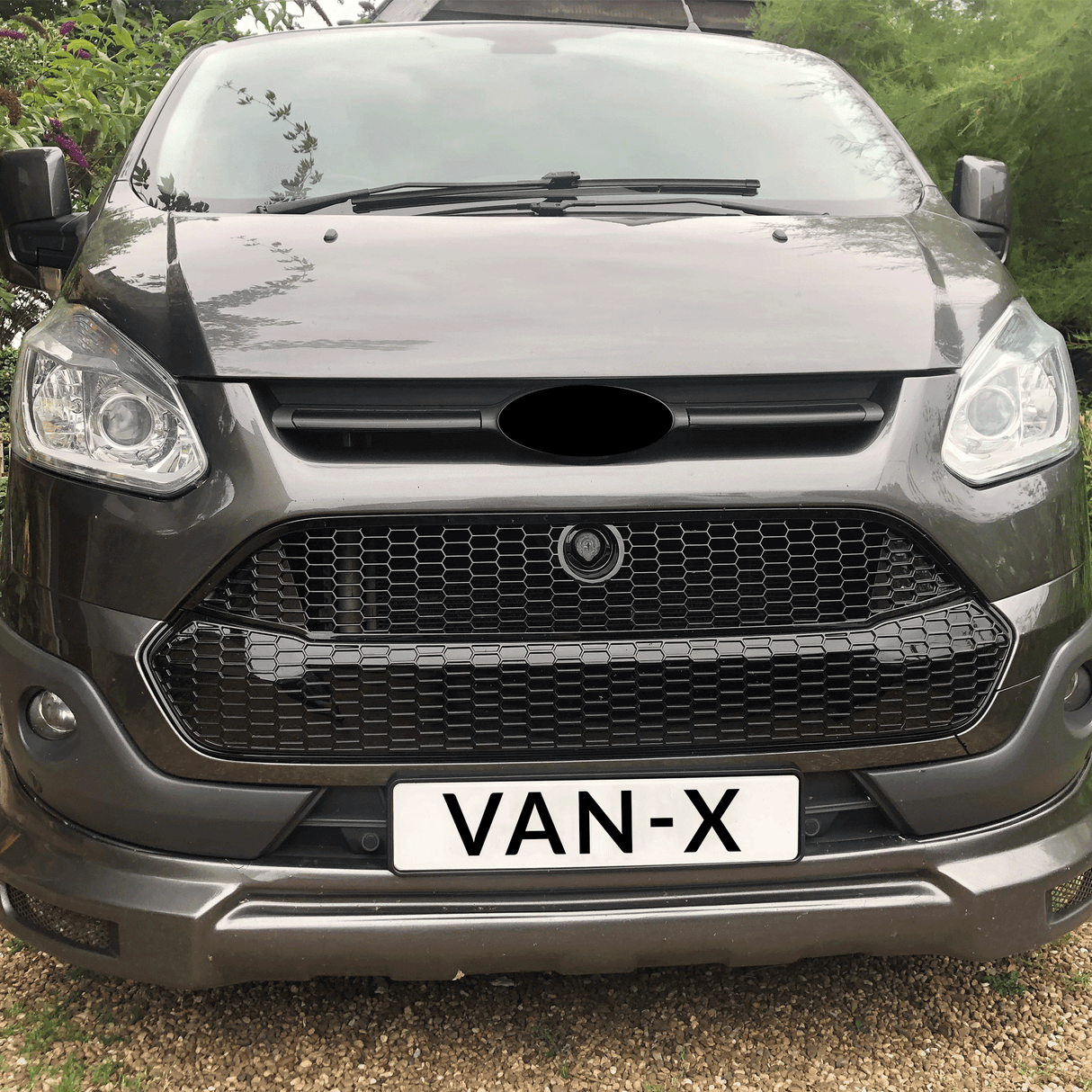 Airson Ford Transit Custom Front Grille Honeycomb atharraichte 2012 - 2018 MK1 Gloss Black air a pheantadh agus deiseil airson uidheamachadh