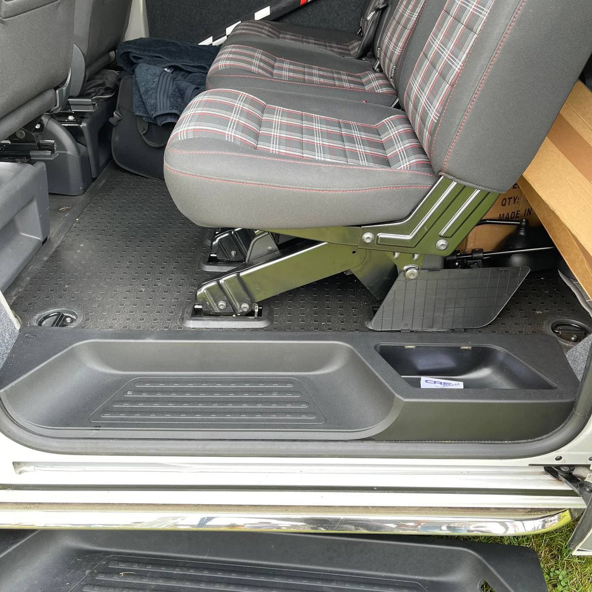 VW T5, T5.1 V3 Còmhdach Treas Geata Tailgate + Ceum Taobh