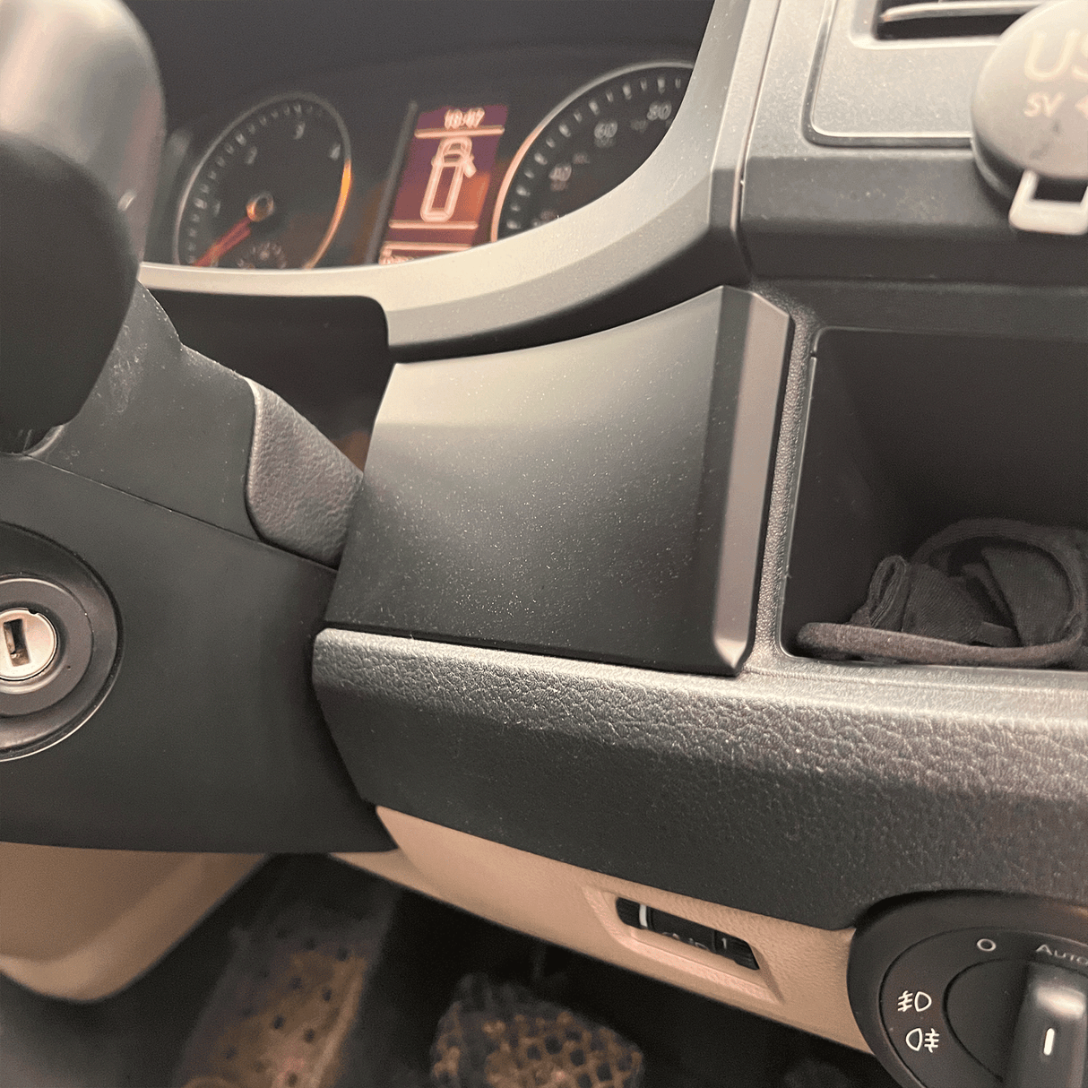 Bidh VW Transporter T6 Styling Dash Lower a’ trimadh comhfhurtachd Dash Matte Black air a pheantadh agus deiseil airson uidheamachadh (seata de 6)